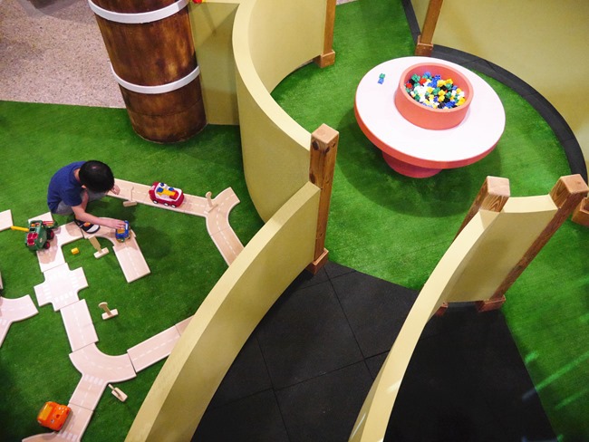 台中。親子餐廳│凹嗚親子主題樂園。密探維京風格堡壘。好吃、好玩還有玩具可帶回家哦!