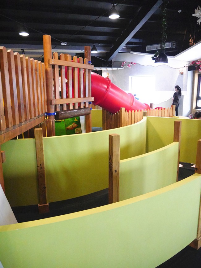 台中。親子餐廳│凹嗚親子主題樂園。密探維京風格堡壘。好吃、好玩還有玩具可帶回家哦!