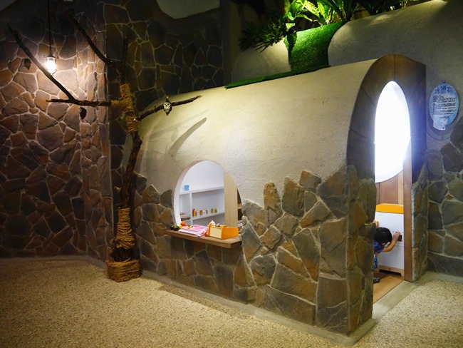 台中。親子餐廳│凹嗚親子主題樂園。密探維京風格堡壘。好吃、好玩還有玩具可帶回家哦!