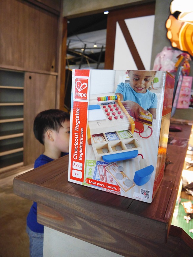 台中。親子餐廳│凹嗚親子主題樂園。密探維京風格堡壘。好吃、好玩還有玩具可帶回家哦!