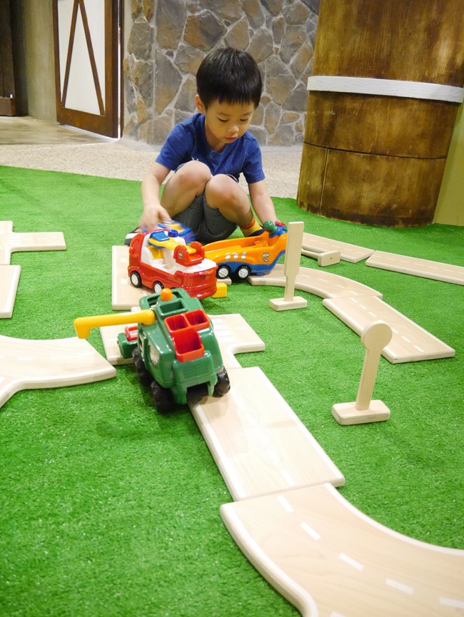 台中。親子餐廳│凹嗚親子主題樂園。密探維京風格堡壘。好吃、好玩還有玩具可帶回家哦!