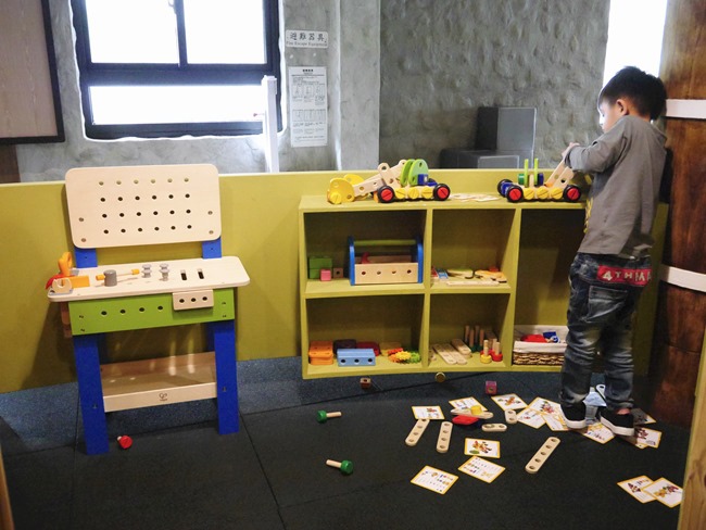 台中。親子餐廳│凹嗚親子主題樂園。密探維京風格堡壘。好吃、好玩還有玩具可帶回家哦!