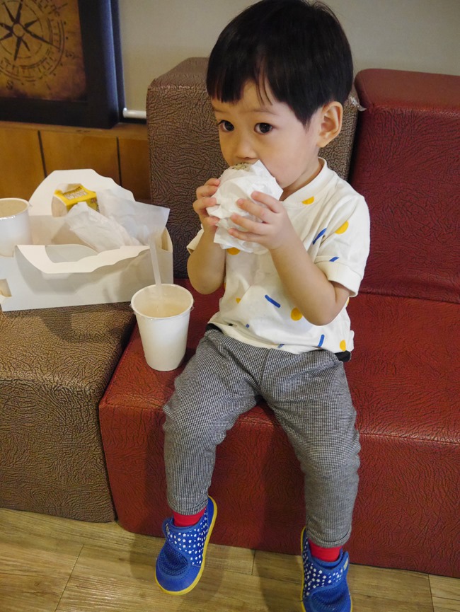 台中。親子餐廳│凹嗚親子主題樂園。密探維京風格堡壘。好吃、好玩還有玩具可帶回家哦!