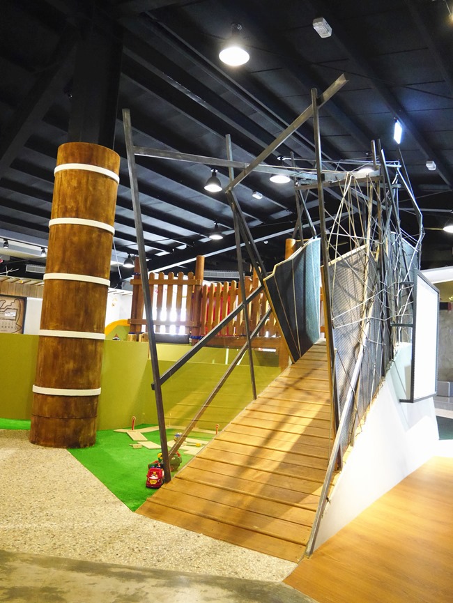 台中。親子餐廳│凹嗚親子主題樂園。密探維京風格堡壘。好吃、好玩還有玩具可帶回家哦!