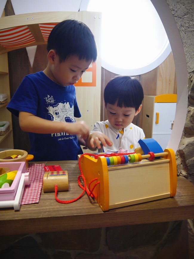 台中。親子餐廳│凹嗚親子主題樂園。密探維京風格堡壘。好吃、好玩還有玩具可帶回家哦!