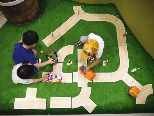 台中。親子餐廳│凹嗚親子主題樂園。密探維京風格堡壘。好吃、好玩還有玩具可帶回家哦!