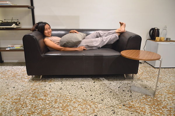 小島公寓：W小姐旅行畫報/  高雄｜住宿 小島公寓/藝廊 設計旅店Ｘ藝廊的相遇 老房子改造 在有溫度的設計中醒來 超美玻璃屋浴室