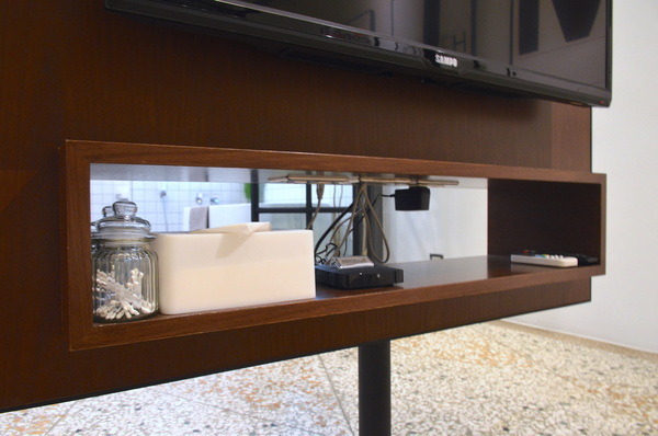 小島公寓：W小姐旅行畫報/  高雄｜住宿 小島公寓/藝廊 設計旅店Ｘ藝廊的相遇 老房子改造 在有溫度的設計中醒來 超美玻璃屋浴室