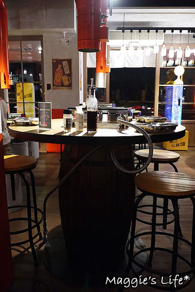 富士山龍フジヤマドラコン(台灣內湖店)：台北美食。捷運西湖站【富士山龍フジヤマドラコン-台灣內湖店】◆日韓混搭風格料理。居酒屋。燒烤。燒肉