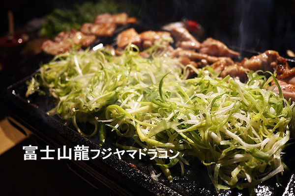 富士山龍フジヤマドラコン(台灣內湖店)：台北美食。捷運西湖站【富士山龍フジヤマドラコン-台灣內湖店】◆日韓混搭風格料理。居酒屋。燒烤。燒肉