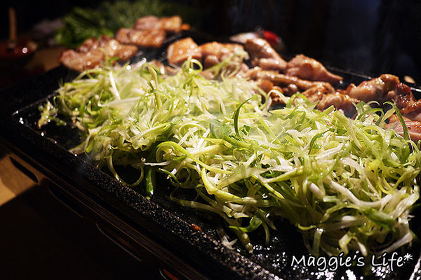 富士山龍フジヤマドラコン(台灣內湖店)：台北美食。捷運西湖站【富士山龍フジヤマドラコン-台灣內湖店】◆日韓混搭風格料理。居酒屋。燒烤。燒肉