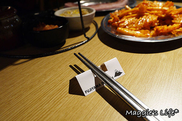 富士山龍フジヤマドラコン(台灣內湖店)：台北美食。捷運西湖站【富士山龍フジヤマドラコン-台灣內湖店】◆日韓混搭風格料理。居酒屋。燒烤。燒肉