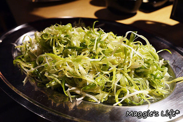 富士山龍フジヤマドラコン(台灣內湖店)：台北美食。捷運西湖站【富士山龍フジヤマドラコン-台灣內湖店】◆日韓混搭風格料理。居酒屋。燒烤。燒肉