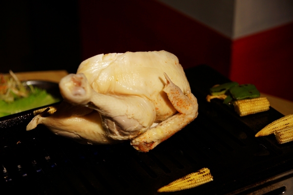 富士山龍 フジヤマドラコン(台灣內湖店):(台北。內湖區美食) 『富士山龍』日本職人熱情延燒,一手燒肉一手角嗨跟著巨鼠體驗日本道地居酒屋的豐沛能量吧!!