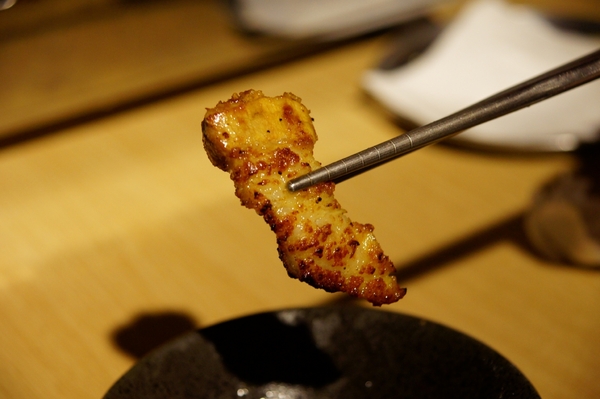 富士山龍 フジヤマドラコン(台灣內湖店):(台北。內湖區美食) 『富士山龍』日本職人熱情延燒,一手燒肉一手角嗨跟著巨鼠體驗日本道地居酒屋的豐沛能量吧!!