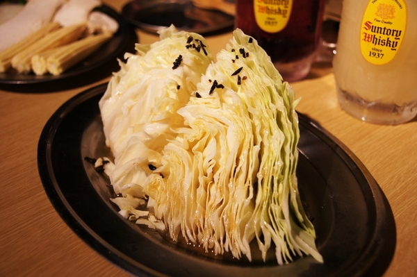 富士山龍 フジヤマドラコン(台灣內湖店):(台北。內湖區美食) 『富士山龍』日本職人熱情延燒,一手燒肉一手角嗨跟著巨鼠體驗日本道地居酒屋的豐沛能量吧!!