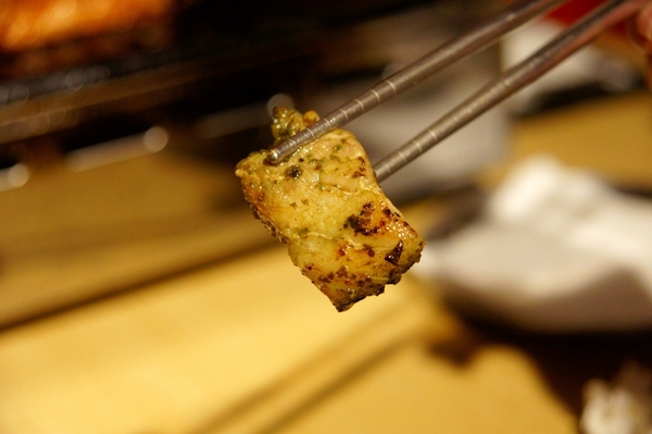 富士山龍 フジヤマドラコン(台灣內湖店):(台北。內湖區美食) 『富士山龍』日本職人熱情延燒,一手燒肉一手角嗨跟著巨鼠體驗日本道地居酒屋的豐沛能量吧!!