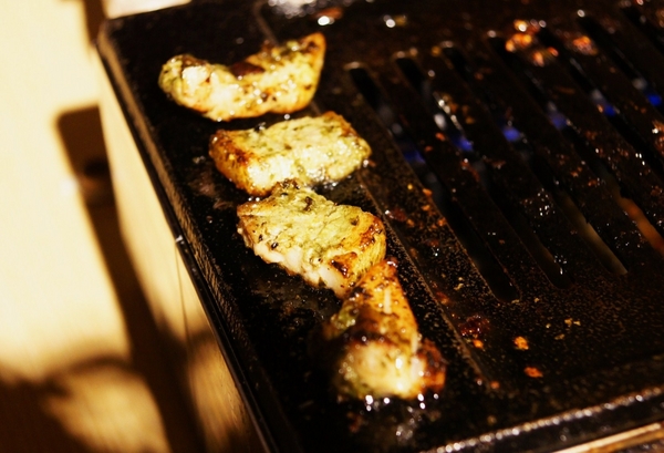 富士山龍 フジヤマドラコン(台灣內湖店):(台北。內湖區美食) 『富士山龍』日本職人熱情延燒,一手燒肉一手角嗨跟著巨鼠體驗日本道地居酒屋的豐沛能量吧!!