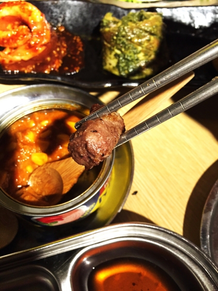 富士山龍 フジヤマドラコン(台灣內湖店):(台北。內湖區美食) 『富士山龍』日本職人熱情延燒,一手燒肉一手角嗨跟著巨鼠體驗日本道地居酒屋的豐沛能量吧!!