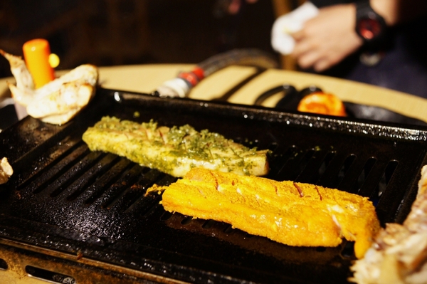 富士山龍 フジヤマドラコン(台灣內湖店):(台北。內湖區美食) 『富士山龍』日本職人熱情延燒,一手燒肉一手角嗨跟著巨鼠體驗日本道地居酒屋的豐沛能量吧!!