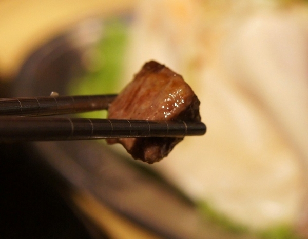 富士山龍 フジヤマドラコン(台灣內湖店):(台北。內湖區美食) 『富士山龍』日本職人熱情延燒,一手燒肉一手角嗨跟著巨鼠體驗日本道地居酒屋的豐沛能量吧!!