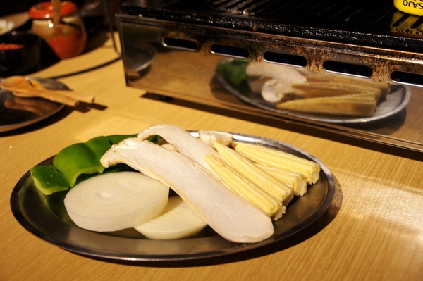 富士山龍 フジヤマドラコン(台灣內湖店):(台北。內湖區美食) 『富士山龍』日本職人熱情延燒,一手燒肉一手角嗨跟著巨鼠體驗日本道地居酒屋的豐沛能量吧!!