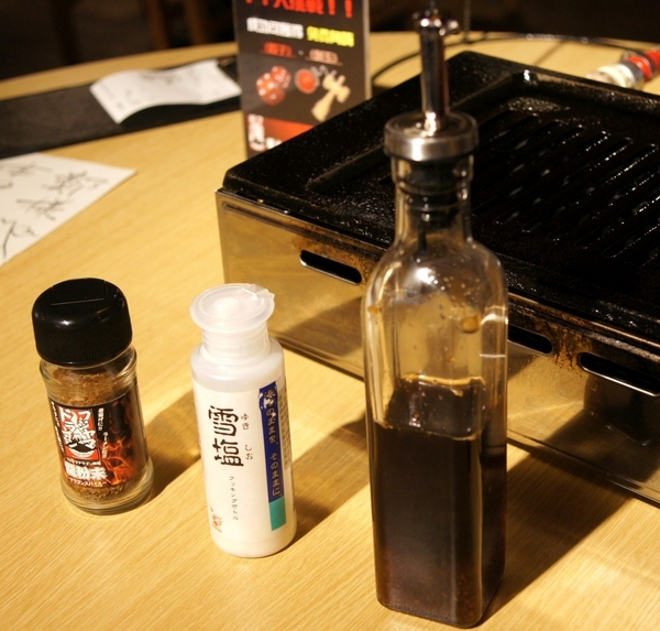 富士山龍 フジヤマドラコン(台灣內湖店):(台北。內湖區美食) 『富士山龍』日本職人熱情延燒,一手燒肉一手角嗨跟著巨鼠體驗日本道地居酒屋的豐沛能量吧!!