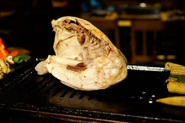 富士山龍 フジヤマドラコン(台灣內湖店):(台北。內湖區美食) 『富士山龍』日本職人熱情延燒,一手燒肉一手角嗨跟著巨鼠體驗日本道地居酒屋的豐沛能量吧!!