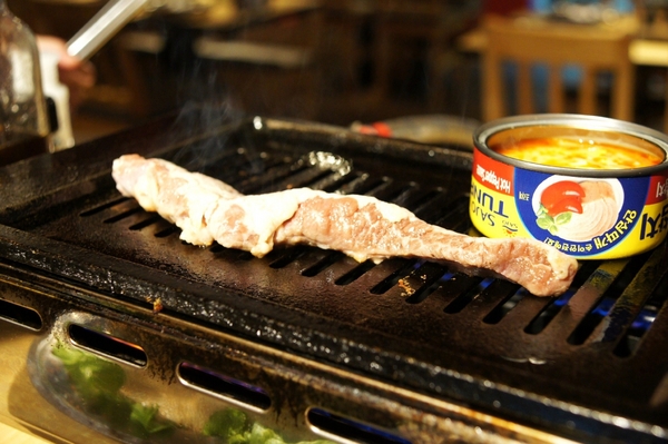 富士山龍 フジヤマドラコン(台灣內湖店):(台北。內湖區美食) 『富士山龍』日本職人熱情延燒,一手燒肉一手角嗨跟著巨鼠體驗日本道地居酒屋的豐沛能量吧!!