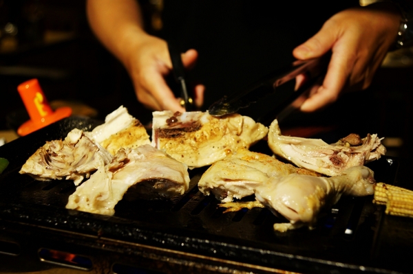 富士山龍 フジヤマドラコン(台灣內湖店):(台北。內湖區美食) 『富士山龍』日本職人熱情延燒,一手燒肉一手角嗨跟著巨鼠體驗日本道地居酒屋的豐沛能量吧!!