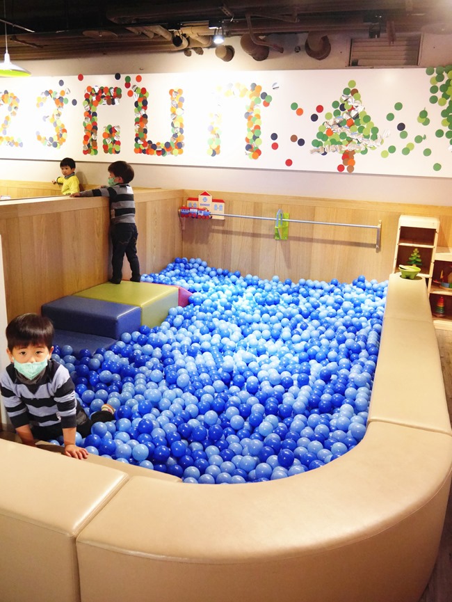 │台北。松山│123FUN親子聚會空間。高質感全原木打造遊戲王國