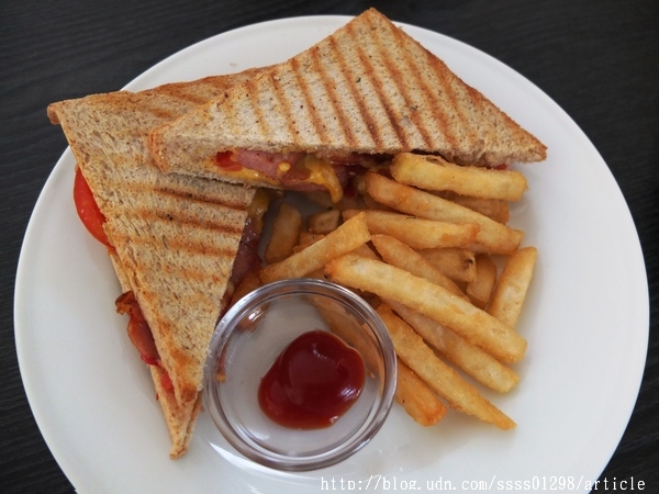 Amigos早午餐：【美食特搜。屏東市】Amigos早午餐。一嚐義式帕里尼的美味 濟南街上的特色早午餐店