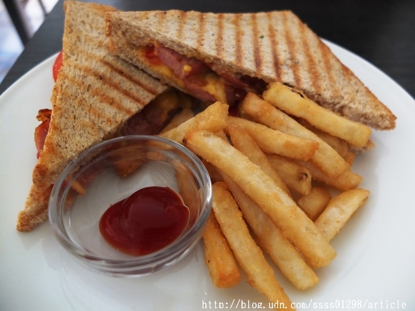 Amigos早午餐：【美食特搜。屏東市】Amigos早午餐。一嚐義式帕里尼的美味 濟南街上的特色早午餐店