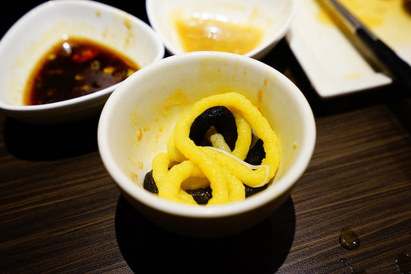 聚北海道昆布鍋(大墩店)：聚北海道昆布鍋(大墩店)-美食商大墩食衣2 樓-時尚現代空間-餐點一樣用心