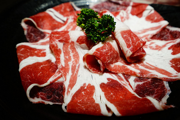 聚北海道昆布鍋(大墩店)：聚北海道昆布鍋(大墩店)-美食商大墩食衣2 樓-時尚現代空間-餐點一樣用心