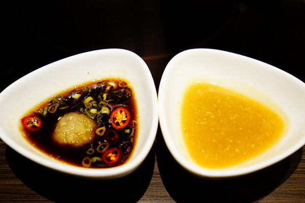 聚北海道昆布鍋(大墩店)：聚北海道昆布鍋(大墩店)-美食商大墩食衣2 樓-時尚現代空間-餐點一樣用心