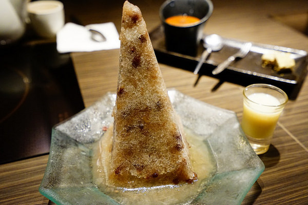 聚北海道昆布鍋(大墩店)：聚北海道昆布鍋(大墩店)-美食商大墩食衣2 樓-時尚現代空間-餐點一樣用心