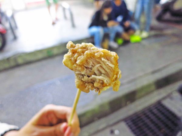 【三重美食】五華街鹹酥雞-古早味35元鹹酥雞