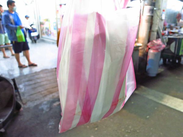 【三重美食】五華街鹹酥雞-古早味35元鹹酥雞