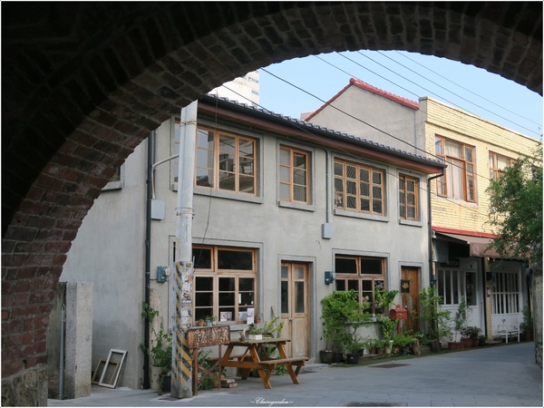 信義街：[2015台南漫步行]信義街~老街文藝新風味の咕咾石街