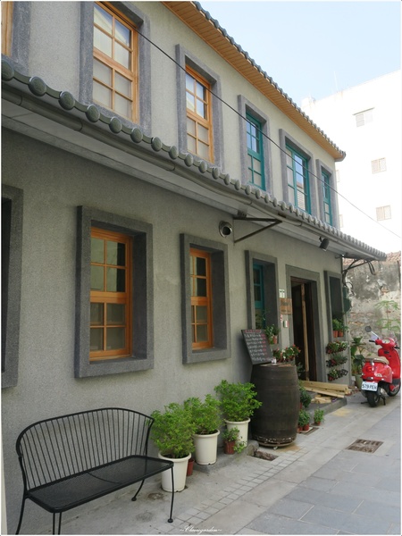 信義街：[2015台南漫步行]信義街~老街文藝新風味の咕咾石街