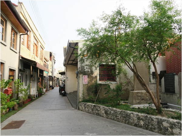 信義街：[2015台南漫步行]信義街~老街文藝新風味の咕咾石街