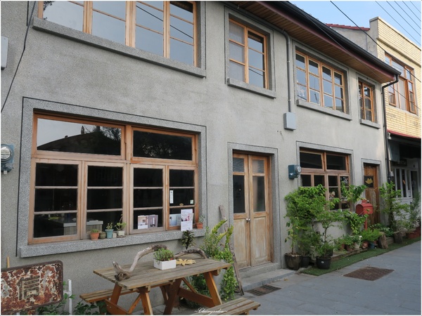 信義街：[2015台南漫步行]信義街~老街文藝新風味の咕咾石街