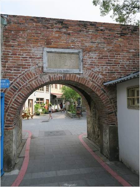 信義街：[2015台南漫步行]信義街~老街文藝新風味の咕咾石街