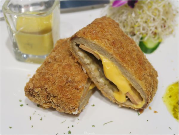 赤崁璽樓:台南 赤崁璽樓 (原 襌&食時尚異國蔬食料理餐廳)~老房子裡的環保餐館