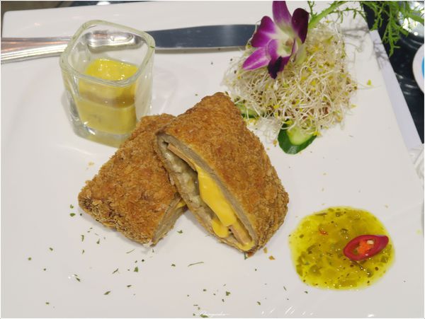 赤崁璽樓:台南 赤崁璽樓 (原 襌&食時尚異國蔬食料理餐廳)~老房子裡的環保餐館