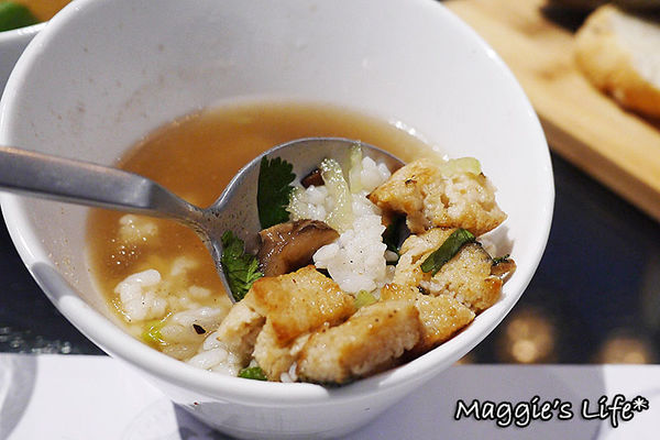 赤崁璽樓：台南美食。赤崁樓商圈【赤崁璽樓】創意素食料理新發現◆奶蛋素餐廳。全素食餐廳