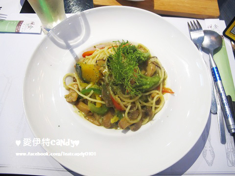 赤崁璽樓：『台南中西區_赤崁璽樓-原禪食餐廳』顛覆傳統的蔬食料理，必吃南瓜義大利麵阿~~