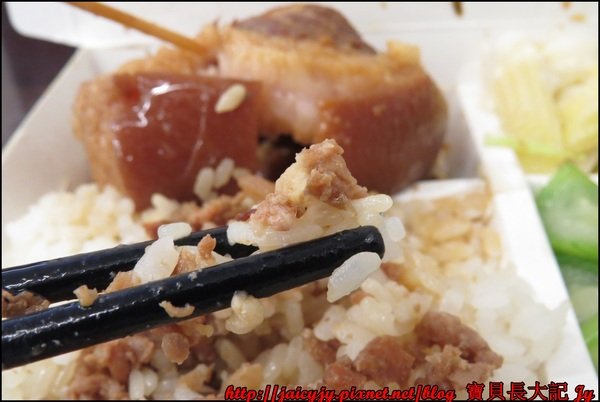 合家香：【嘉義美食】【合家香軟骨飯】CP值極高比臉還大的古早味魯雞腿便當