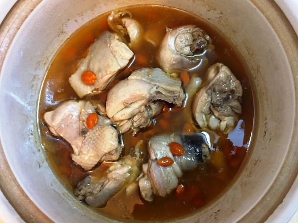 巧活食品：巧活黑鑽雞